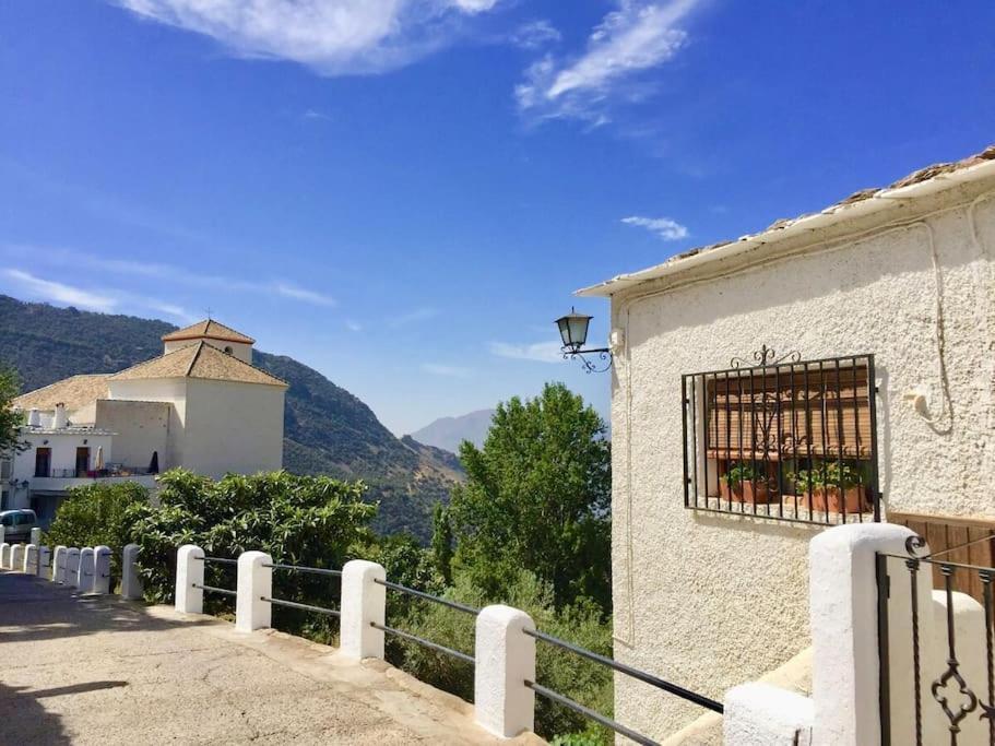 Apartment Casa Mirador Bubion, Large Terrace & Amazing Views